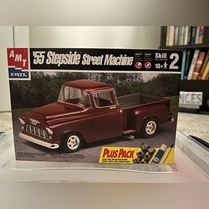 AMT ERTL #8598 1955 Chevrolet Stepside Street Machine Truck Model Kit